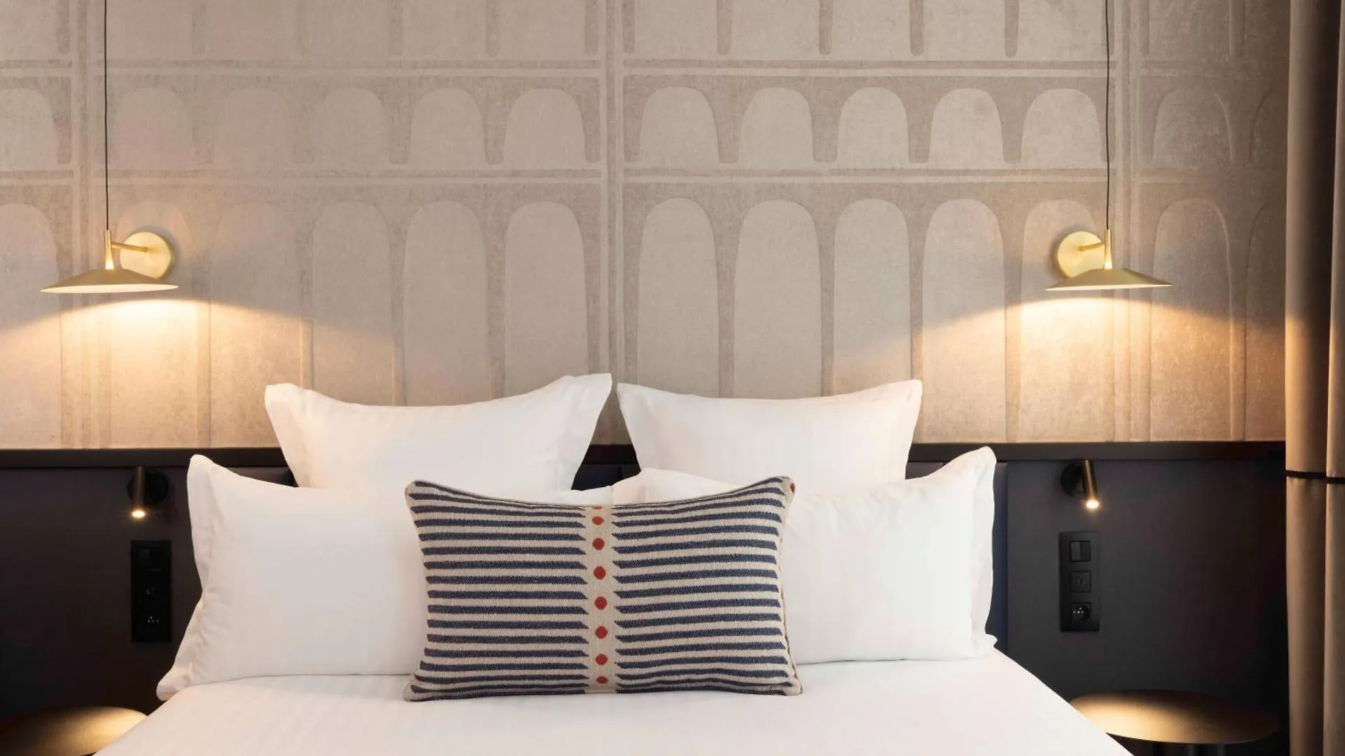 ****  Hotel Grand Coeur Latin Париж Франция
