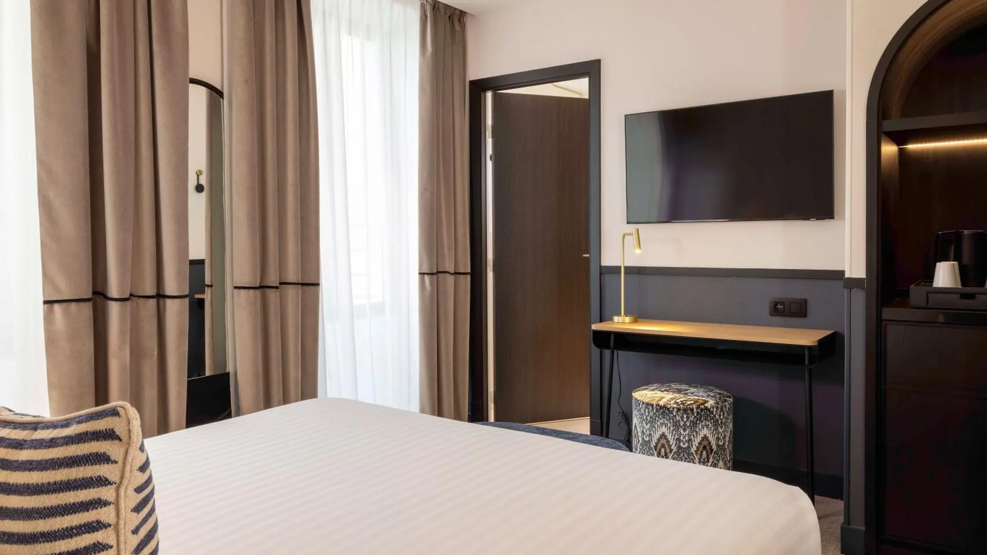 Hotel Grand Coeur Latin Париж