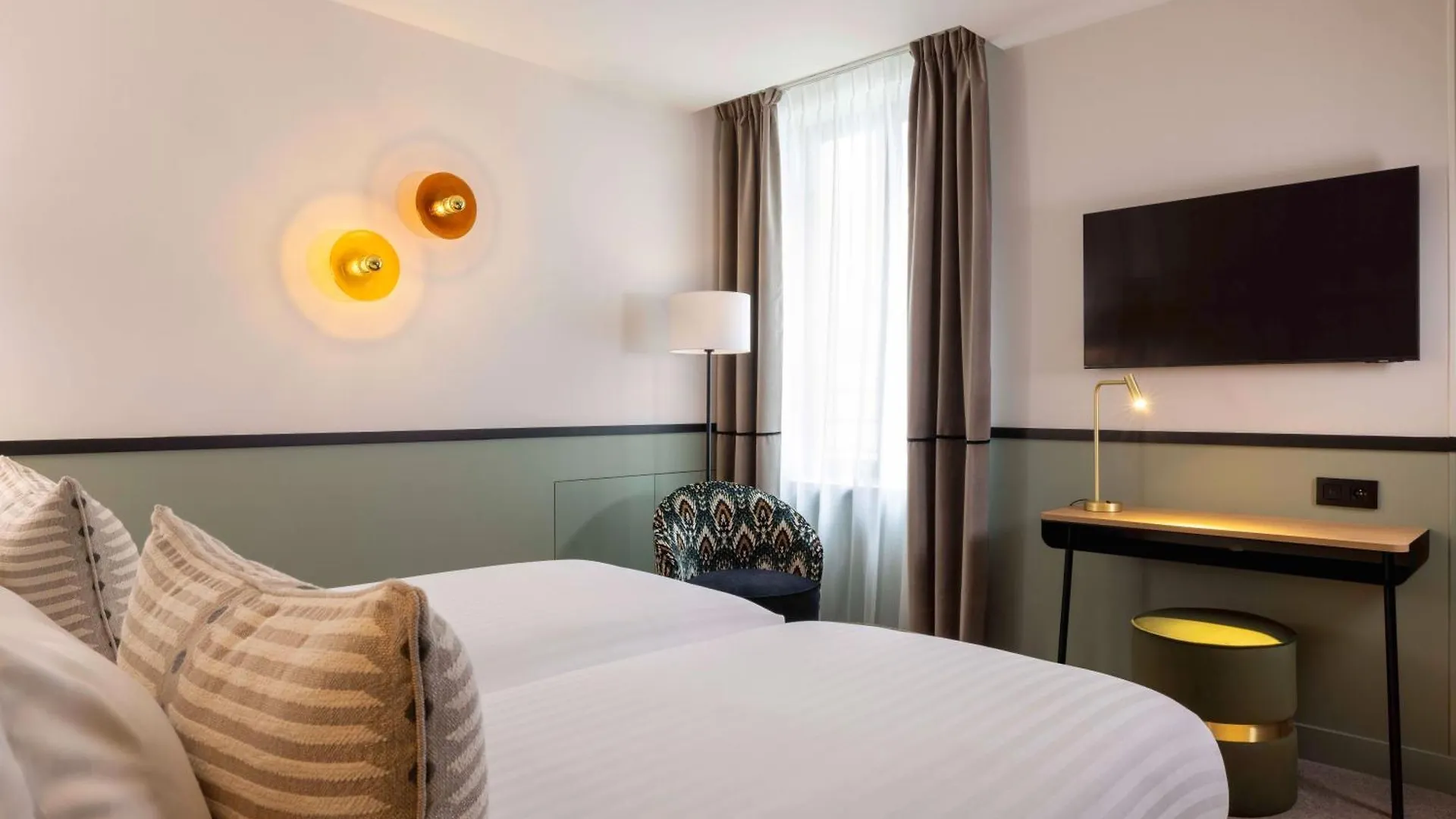 Hotel Grand Coeur Latin Париж 4*,
