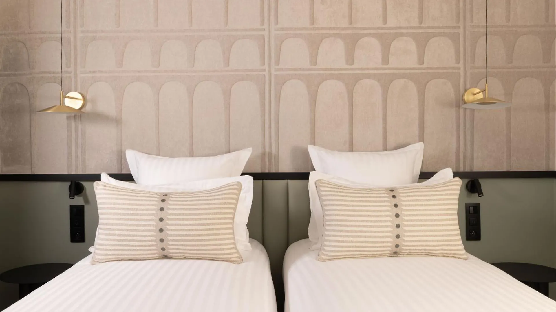 Hotel Grand Coeur Latin Париж 4*,