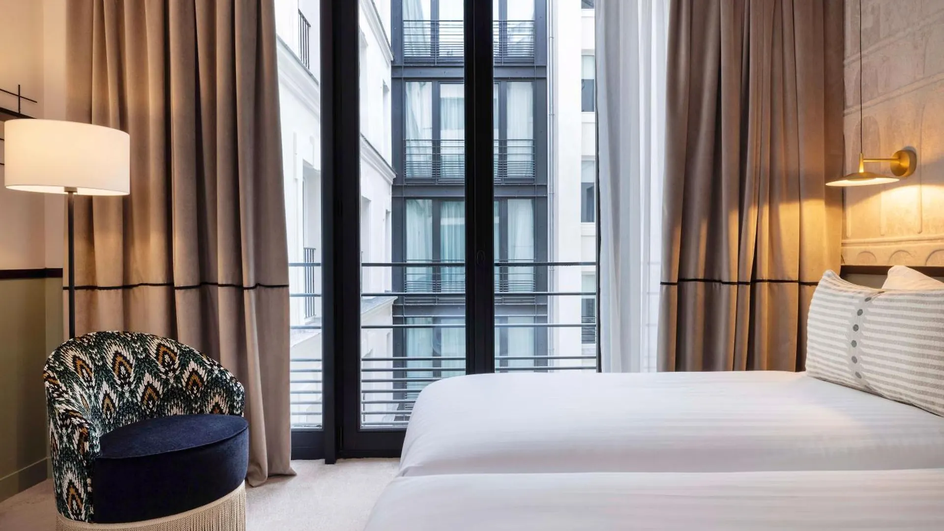 Hotel Grand Coeur Latin Париж 4*,