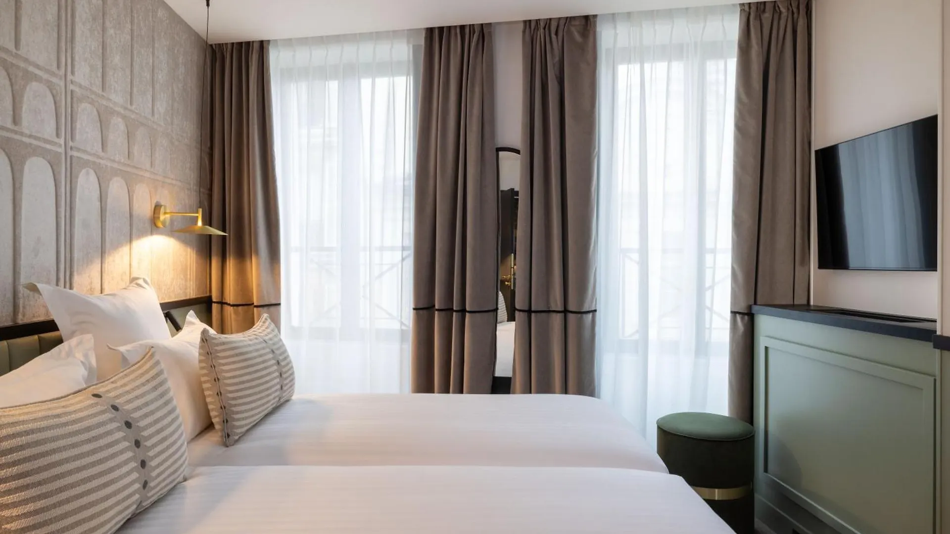 ****  Hotel Grand Coeur Latin Parigi Francia