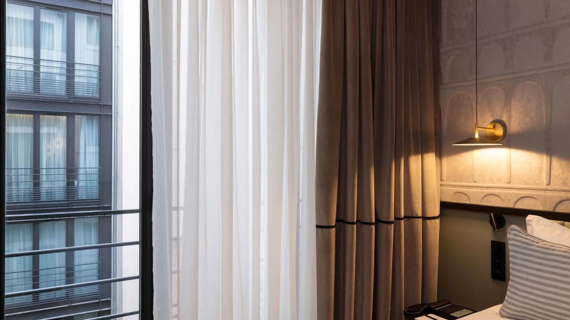 Hotel Grand Coeur Latin Parigi